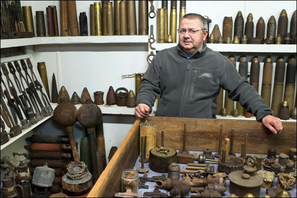 Daniel Cuvillier, collectionneur  Bray-sur-Somme (Ph. Olivier Saint Hilaire)